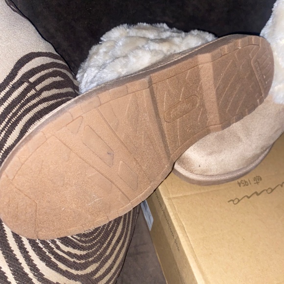 New fuzzy boots perfect for winter! - Picture 2 of 2